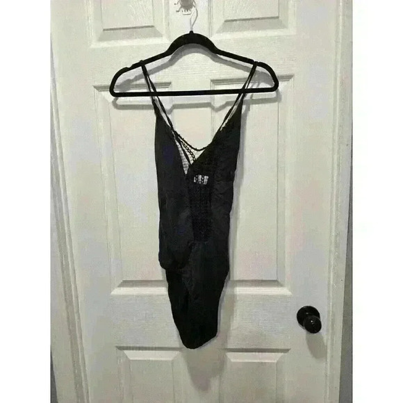Envya Silhouette One Piece Swimsuit Size Large Lace up back and padded cups $58 - Picture 3 of 6